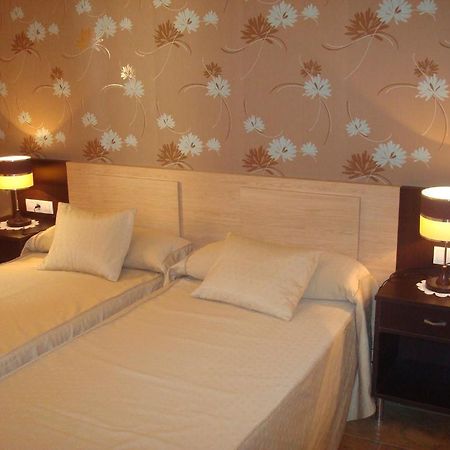 Hotel Los Chiles Villanueva Del Arzobispo Phòng bức ảnh