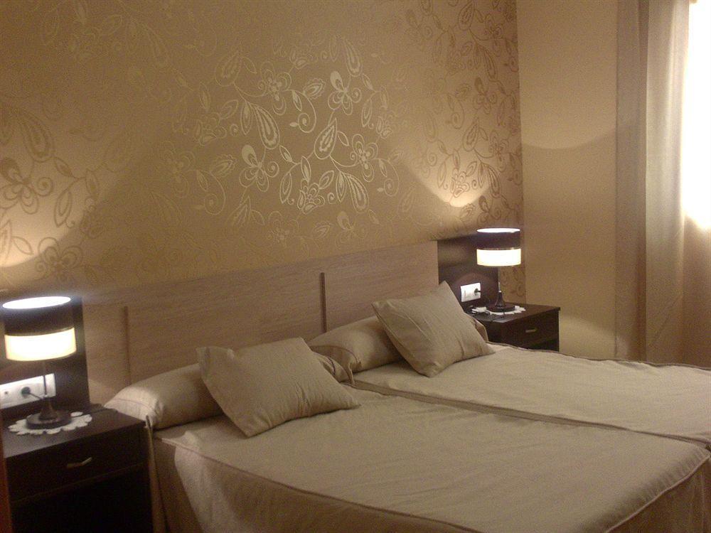 Hotel Los Chiles Villanueva Del Arzobispo Phòng bức ảnh